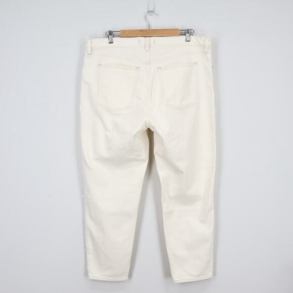 Abercrombie & Fitch Curve Love High Rise Mom Jean Cream Size 34 Regular - Picture 8 of 8